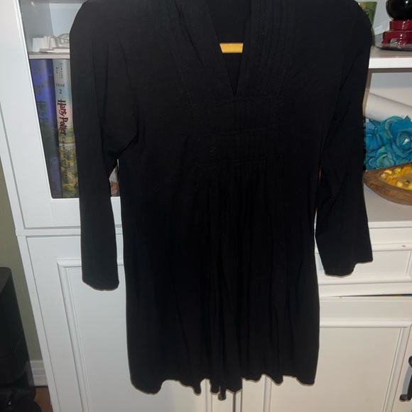Elegant Black Women's Top - Picture 1 of 3